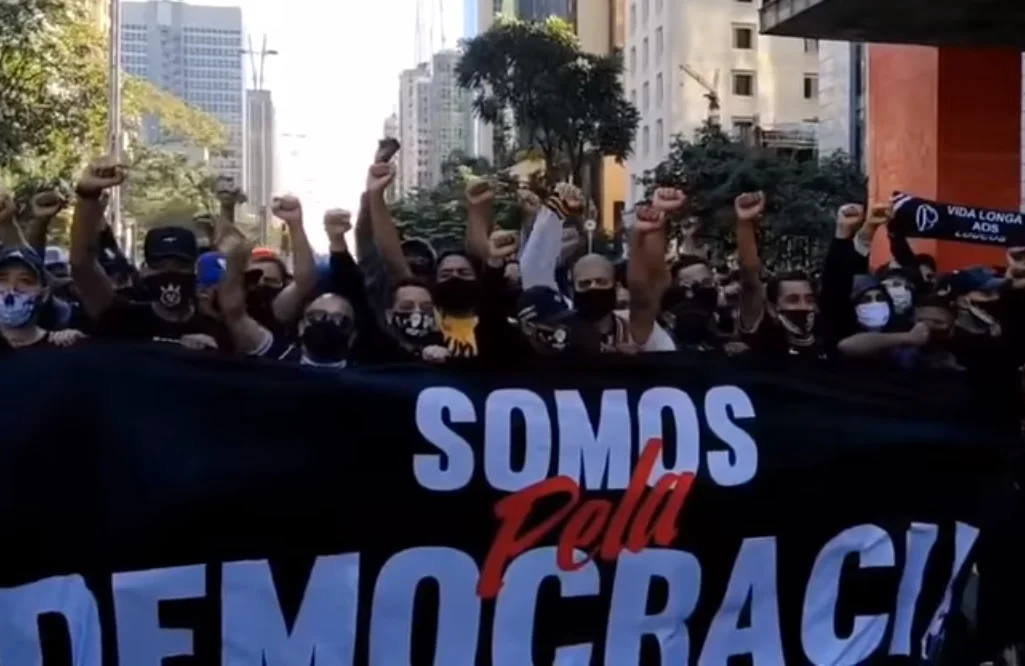 Torcidas organizadas deflagram manifestações antifascistas