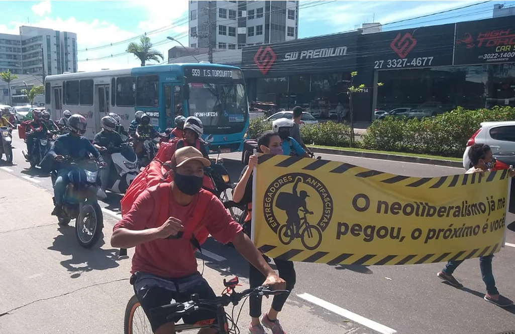 Entregadores fazem greve em protesto à exploração das empresas de app
