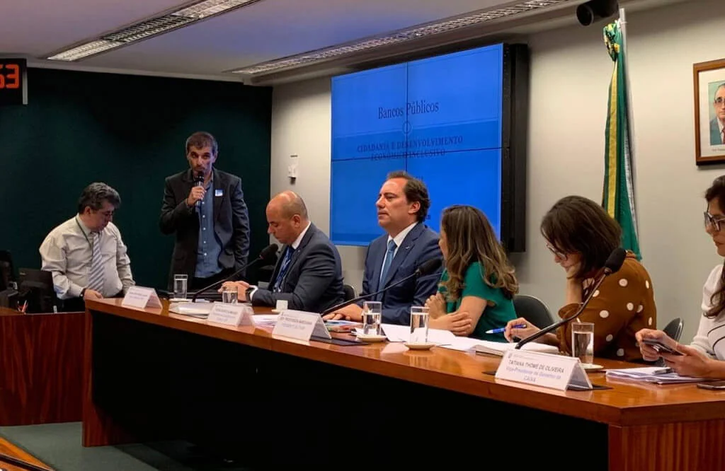 Presidente da Caixa admite estudo para abrir capital