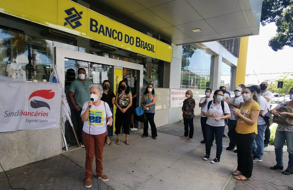Funcionários do BB cobram mais contratações