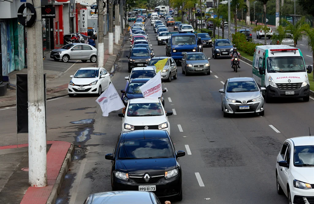 Dia Nacional de Luto e Luta: carreata pelas ruas de Vitória pede “Fora Bolsonaro”