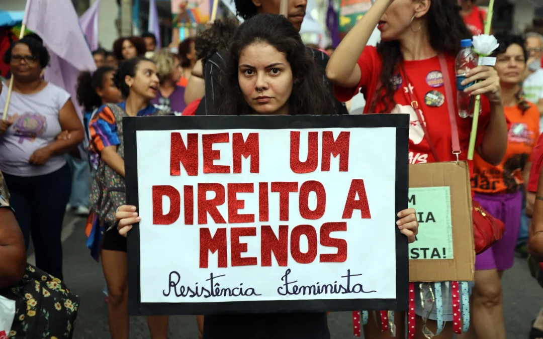 Aprovado projeto de lei que garante salário igual para homens e mulheres