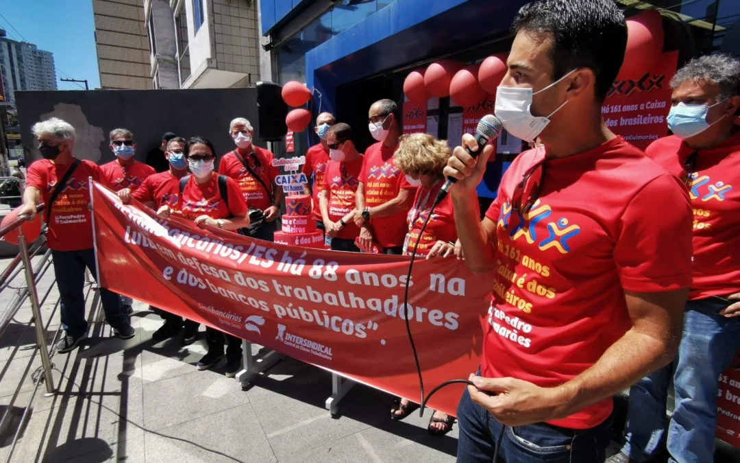 Protesto na Caixa Reta da Penha marca aniversários do banco e do Sindicato