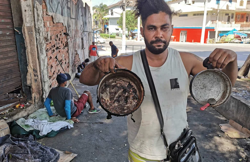 Consignado do Auxílio Brasil enche os cofres dos bancos e deixa o pobre de barriga vazia