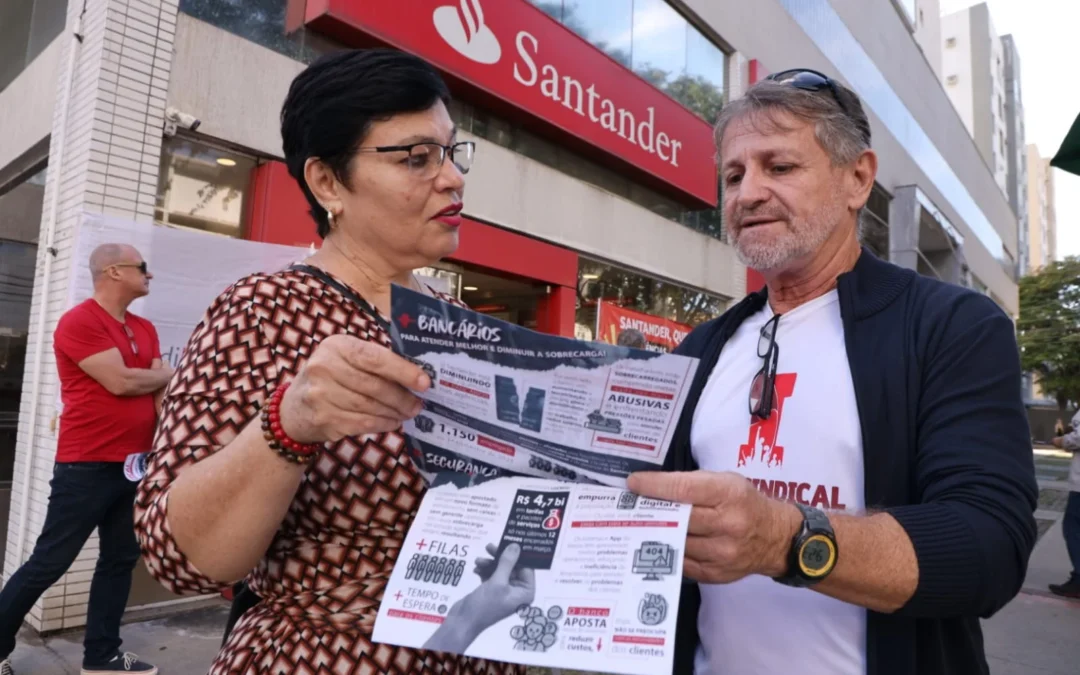 Bancários realizam manifestação no Santander