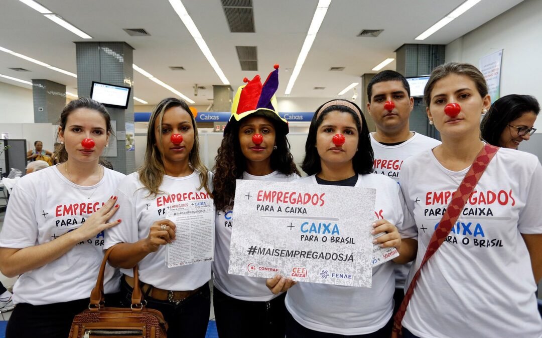 Bancários ocupam agências no Dia Nacional de luta por mais empregados na Caixa