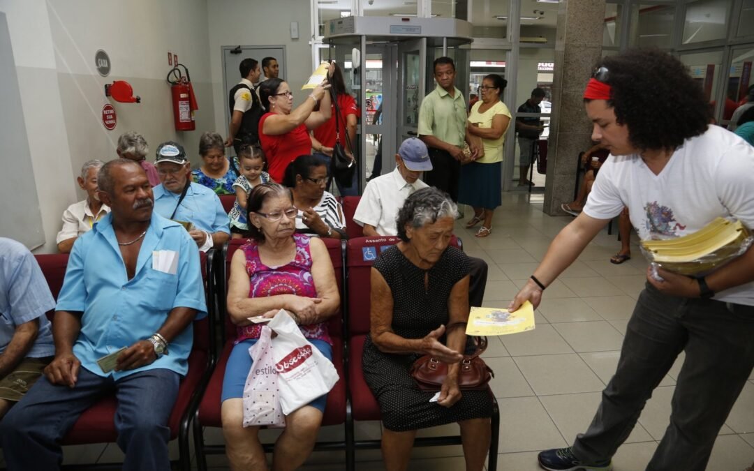 Dia da bancária e do bancário é comemorado com Campanha nas ruas