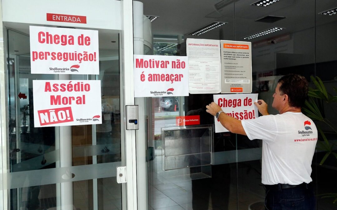 Bancários paralisam Superintendência Regional do Santander