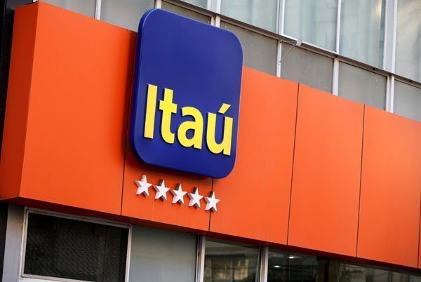 Com reserva de R$ 7,6 bilhões, lucro do Itaú “cai” para cima