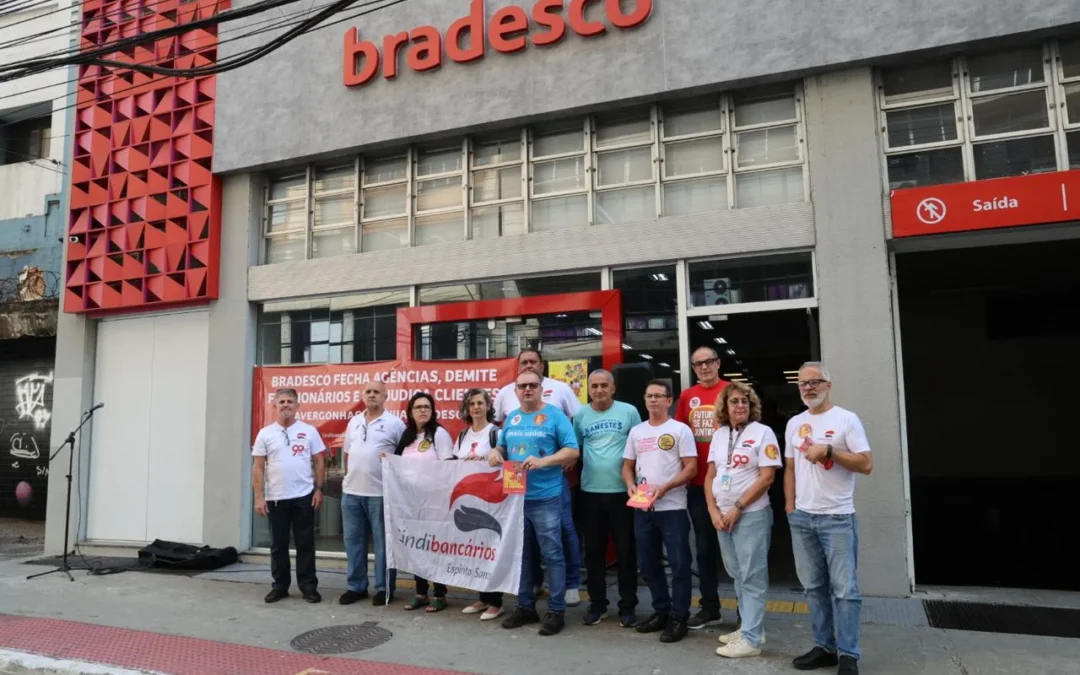 Sindibancários/ES realiza manhã de protesto contra demissões no Itaú e Bradesco