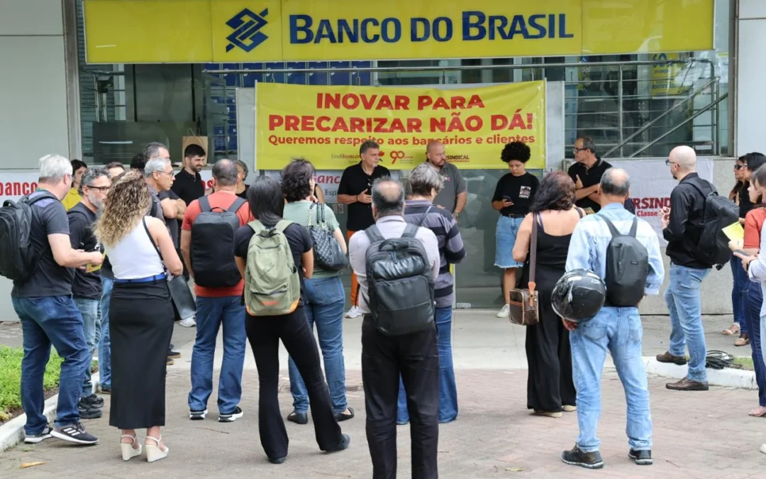 Bancários do BB protestam contra Inova