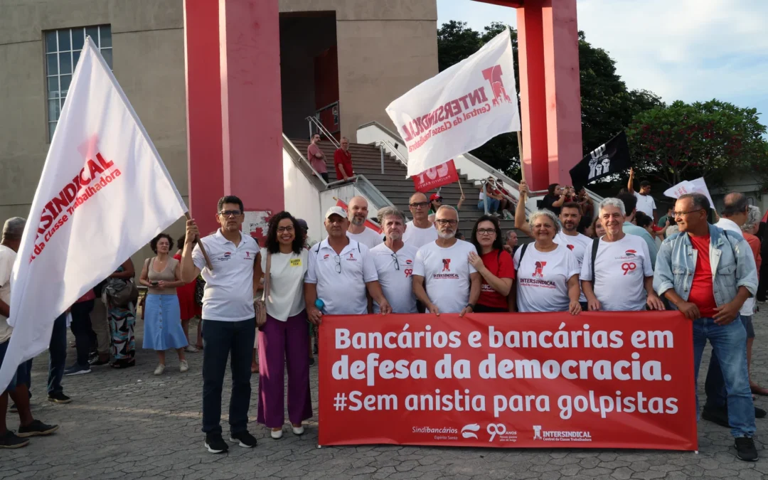 Ato reúne movimentos sociais e centrais sindicais em defesa da democracia
