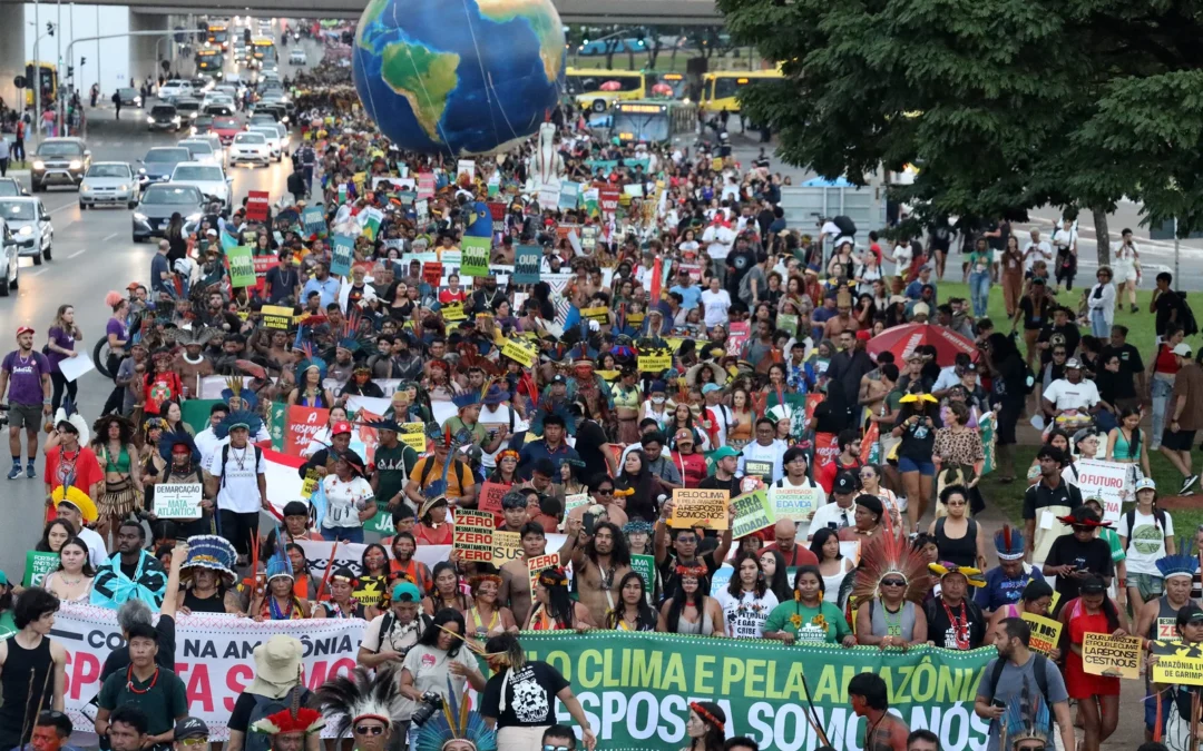 Polícia do Congresso Nacional reprime com violência marcha indígena