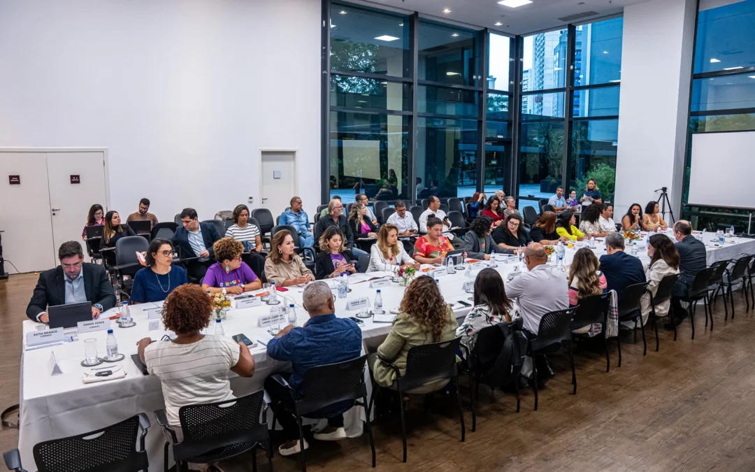 Bancárias e Fenaban debatem ações para reduzir desigualdade salarial e incentivar mulheres na TI