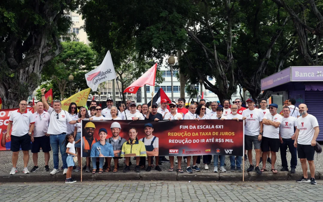Trabalhadores e trabalhadoras reafirmam lutas e conquistas no 1º de Maio em Vitória