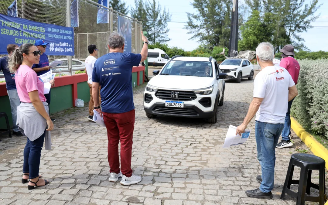 Sindicato faz ato em evento corporativo do Banestes contra desmonte da Banseg
