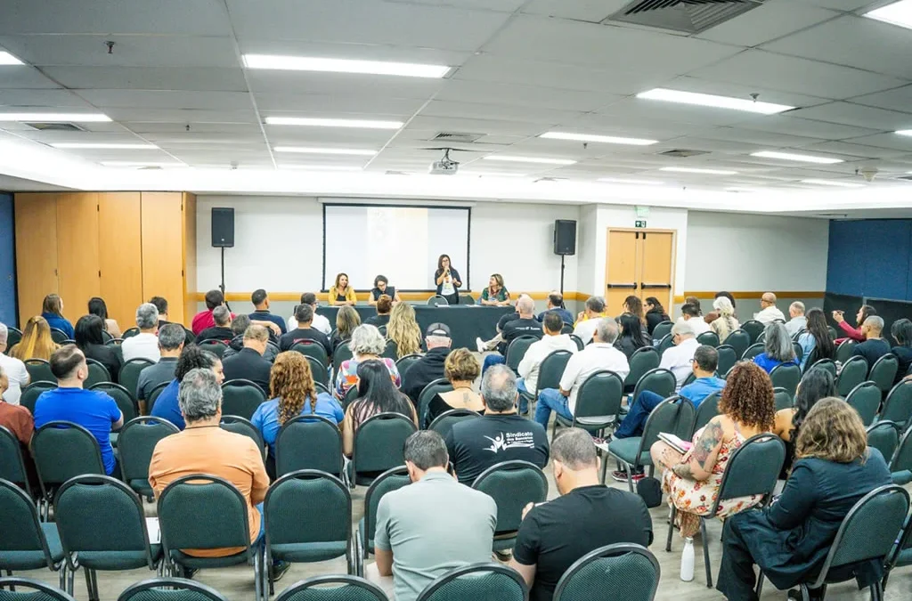 Bancários do Itaú apontam demissões, adoecimento e tecnologia como problemas centrais