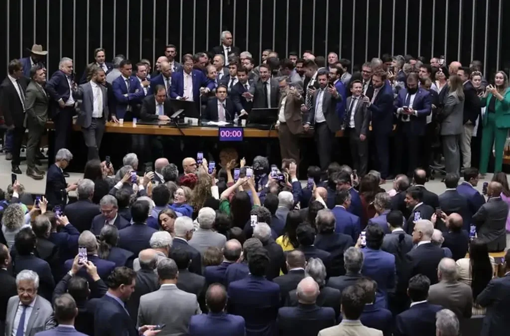 Advogados capixabas requerem ao TSE cancelamento de registro do PL