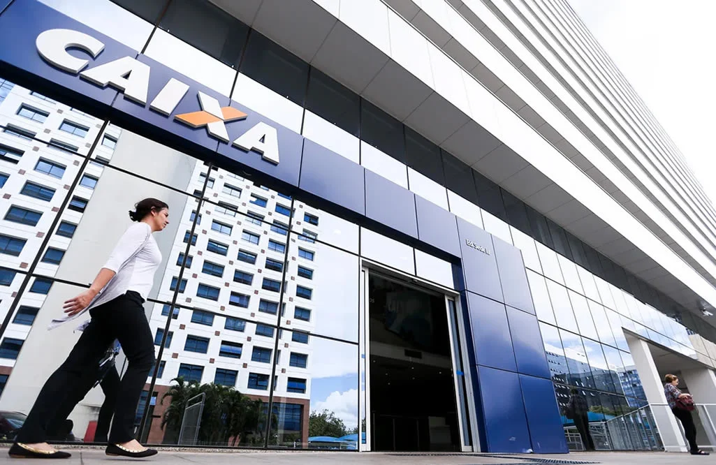 Fechamento de agências vai na contramão do papel social da Caixa