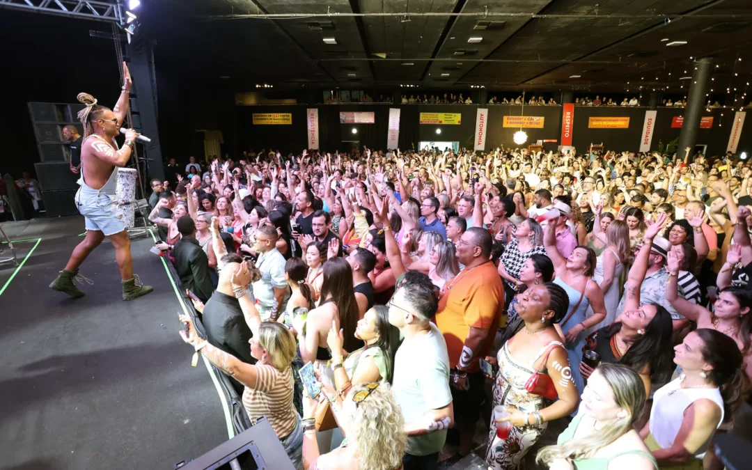 Bancários e bancárias comemoram dia da categoria ao som de axé, samba e pop rock