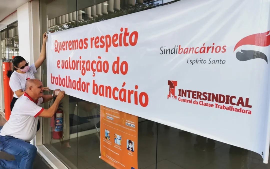 Itaú não recua nas demissões; bancários protestam