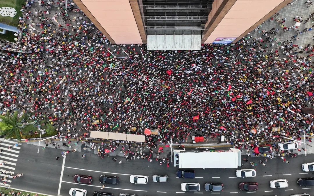 Multidão protesta em Vitória contra a anistia e a PEC da bandidagem