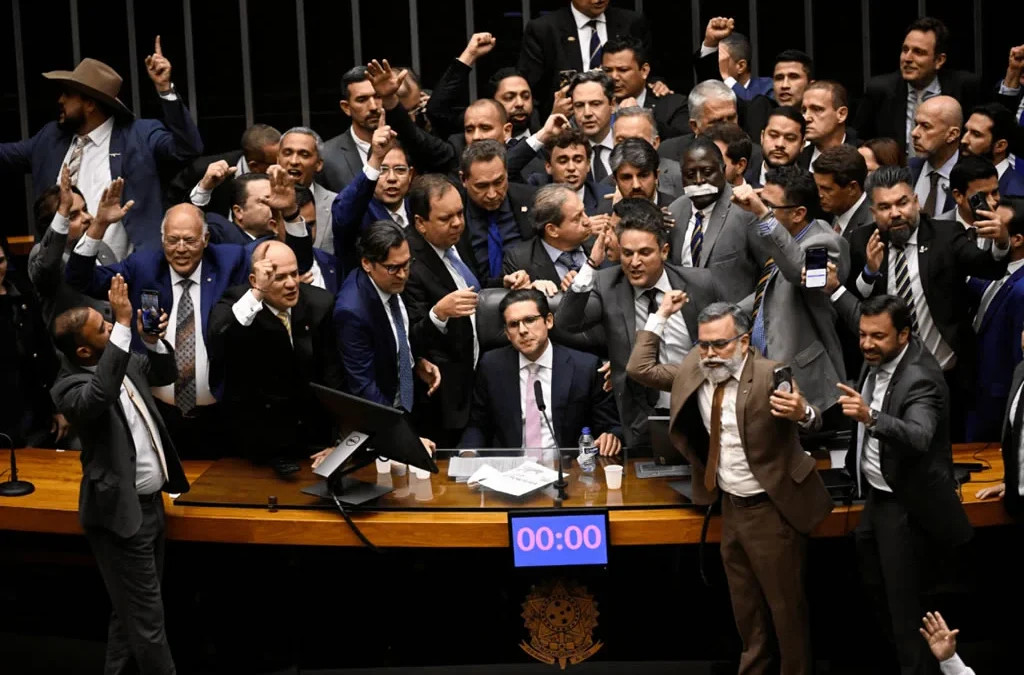 Congresso inimigo do povo: ato contra anistia e blindagem neste domingo, 21, às 15h, em frente à Assembleia Legislativa do ES