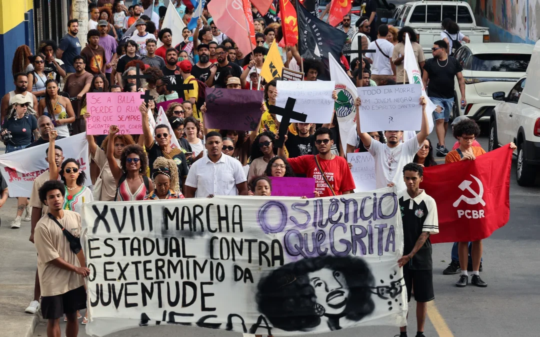 Trabalhadores e estudantes marcham contra o extermínio da juventude negra