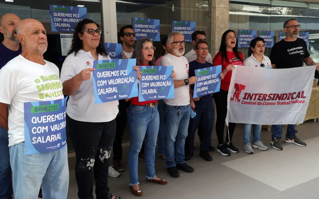 Manifestação no Palas Center pede negociação do PCS com o Banestes
