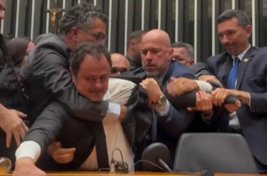 Motta recorre à violência para coibir protesto legítimo de Glauber