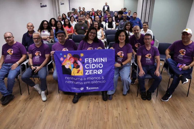 Campanha Feminicídio Zero mobiliza bancárias e bancários do Banestes