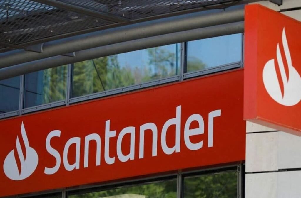 Santander frustra trabalhadores e impõe compensação de horas nos dias de jogos da Seleção