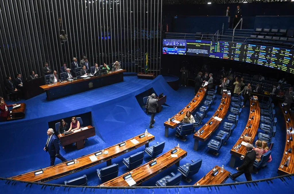 Regimento veta que senadores retirem assinatura da PEC dos Patrões