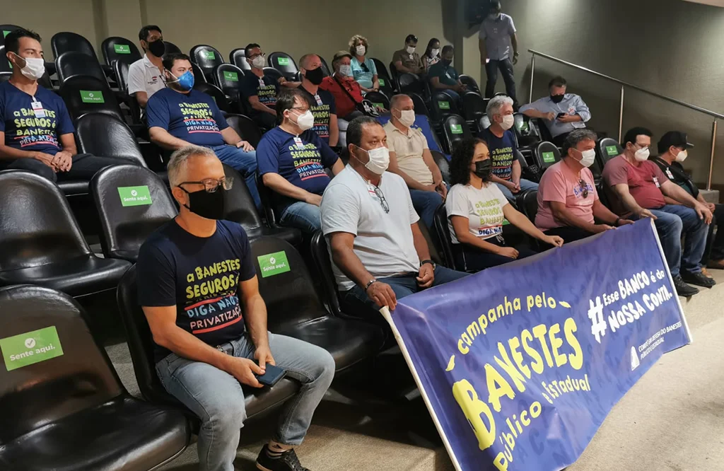 Comitê faz mobilização na Assembleia para denunciar PL que permite a privatização do Banestes
