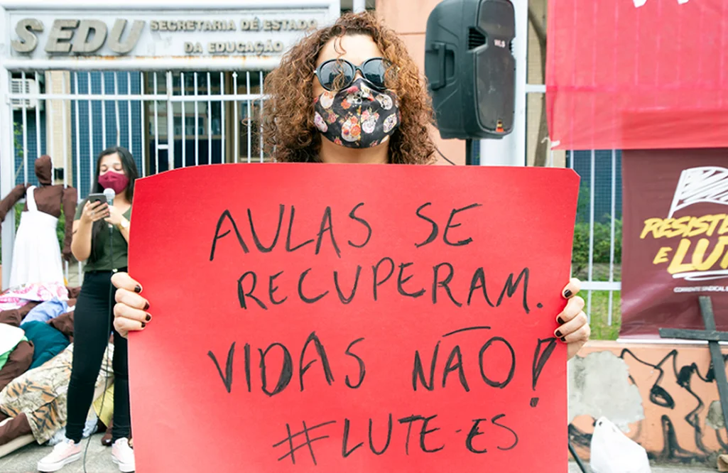Fórum Capixaba protesta contra volta às aulas em agosto
