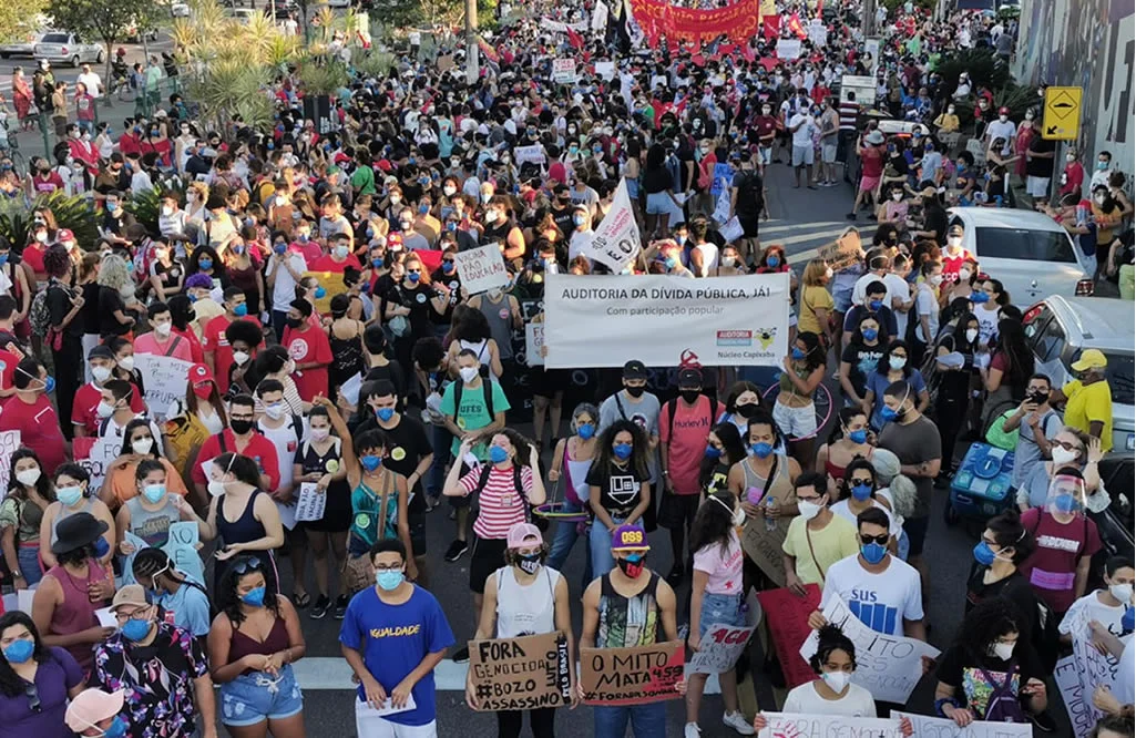 Milhares de capixabas ocupam as ruas de Vitória pelo #ForaBolsonaro
