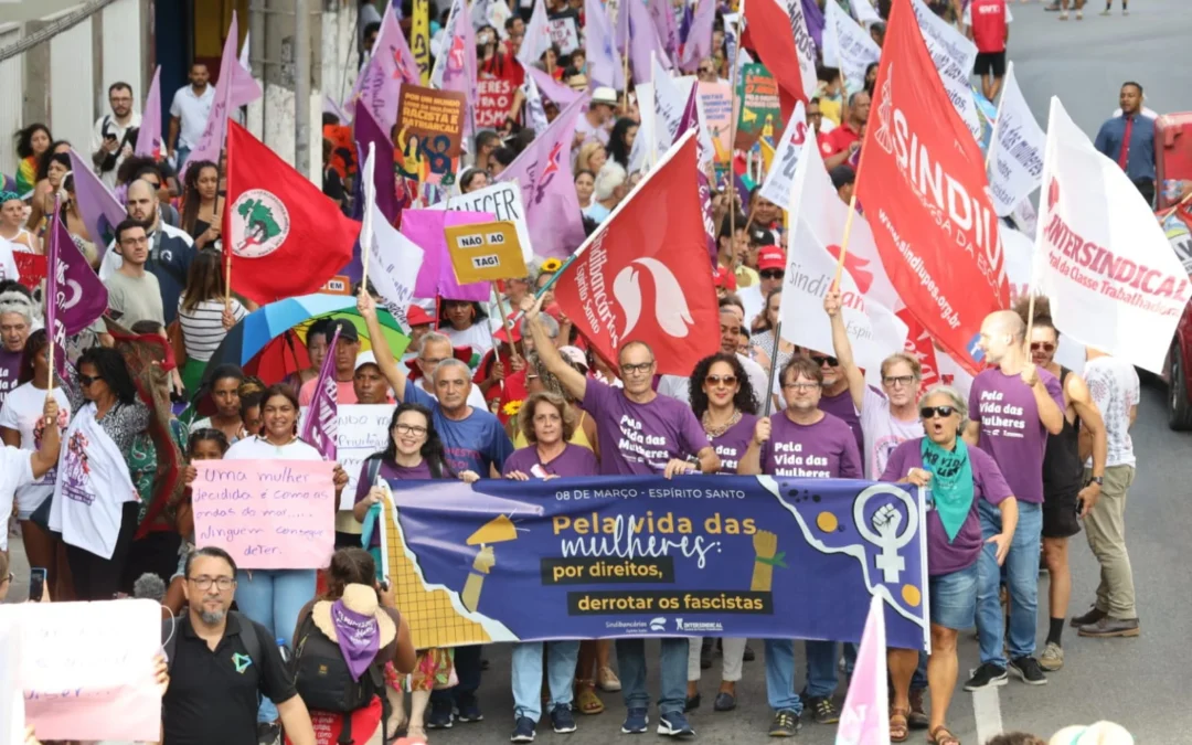 Mulheres ocupam as ruas por justiça, direitos e fim da violência
