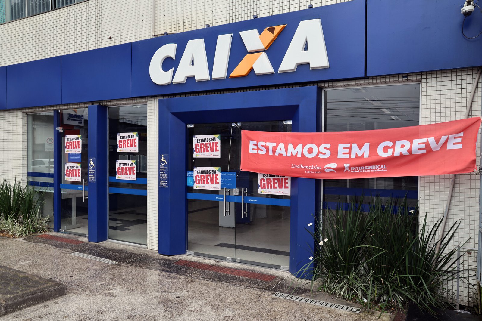 Caixa suspende comunicado com retirada de direitos e reabre negociação