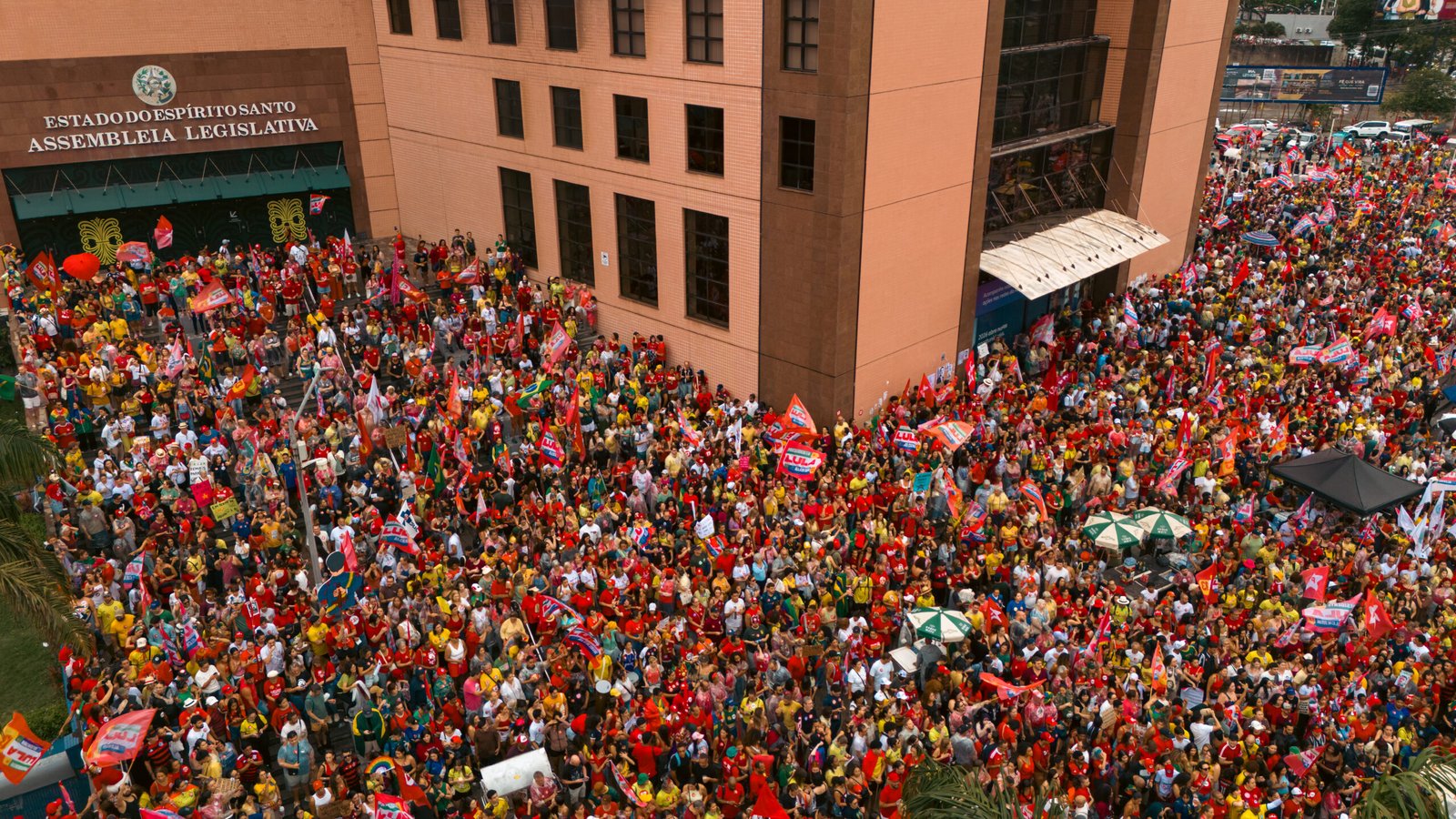 Sindibancários/ES participa de ato em defesa da democracia e da soberania nacional