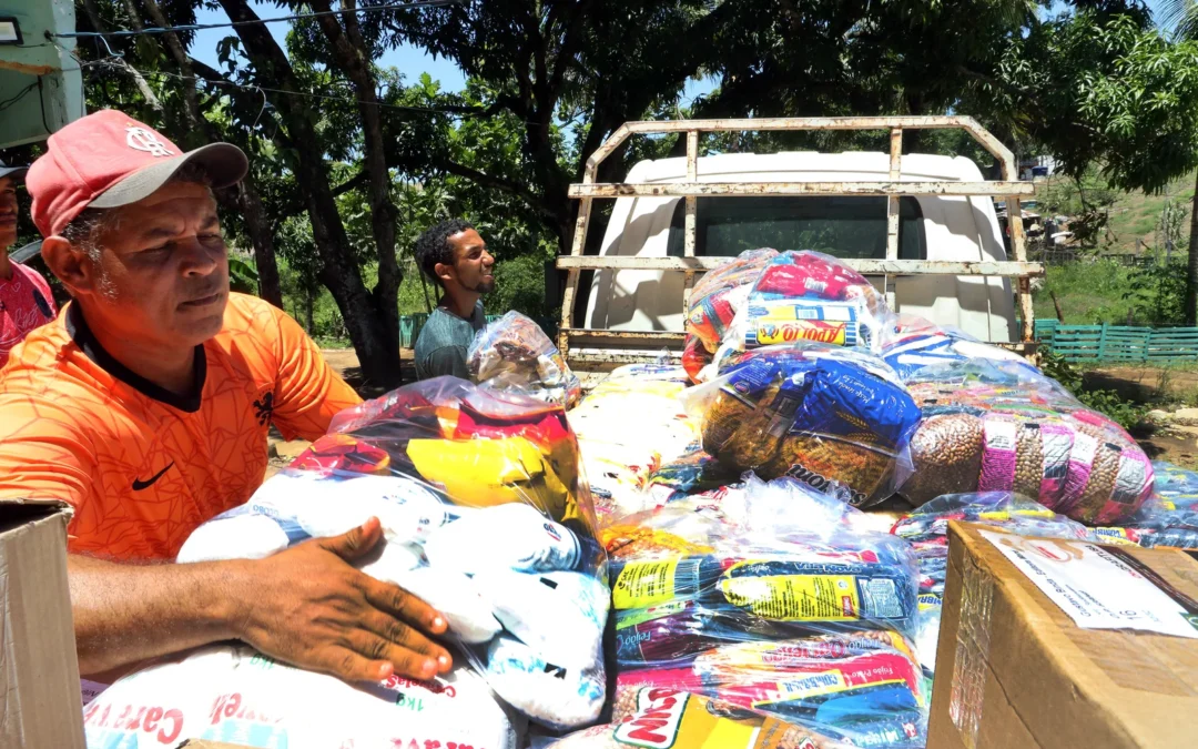Sindicato entrega doações à ocupação Vila Esperança