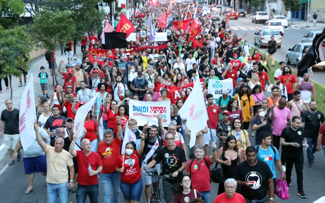 Sem anistia: movimentos sociais vão às ruas em defesa da democracia