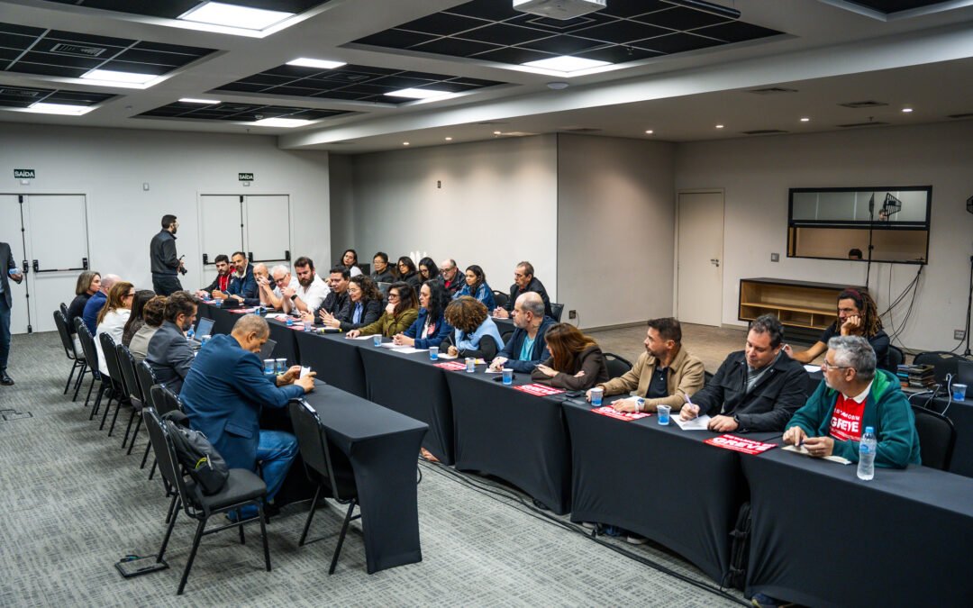 Caixa apresenta proposta e Sindicato convoca bancários para plenária nesta sexta-feira, 18