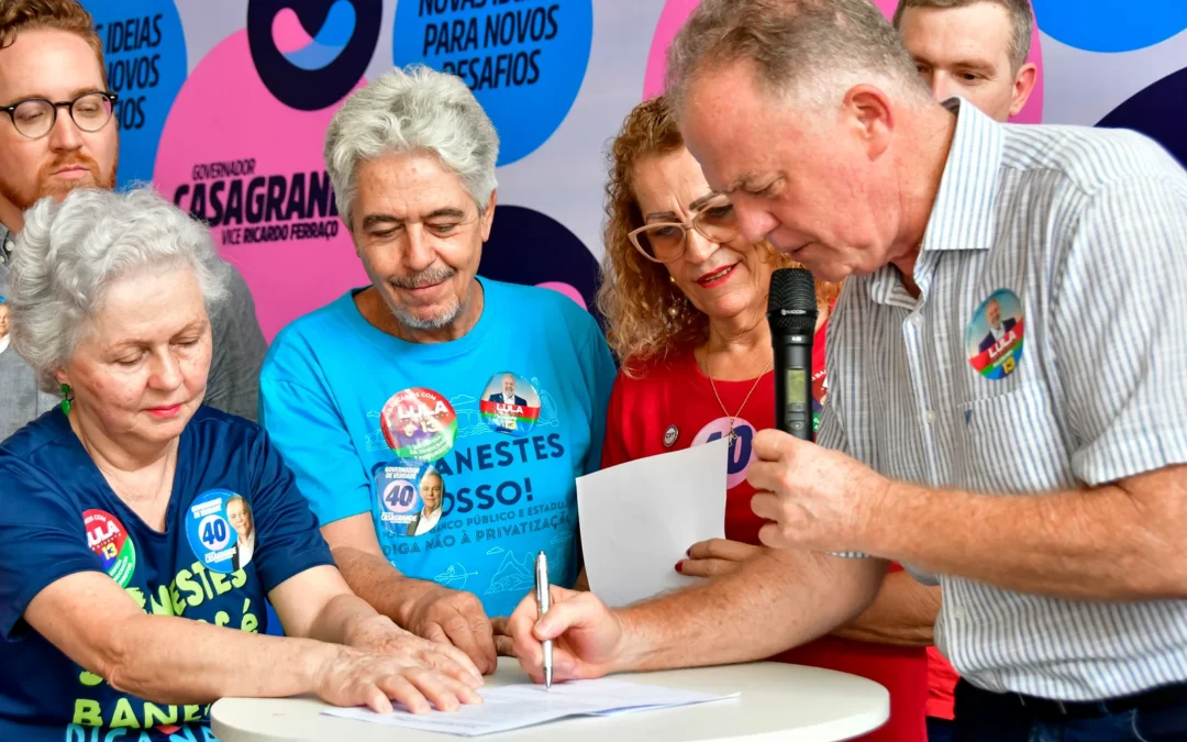 Casagrande assina compromisso garantindo Banestes público