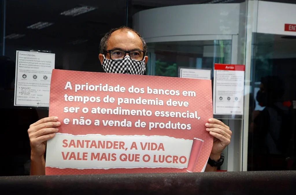 No mesmo dia em que comemora lucro, Santander é condenado na Justiça por demissões