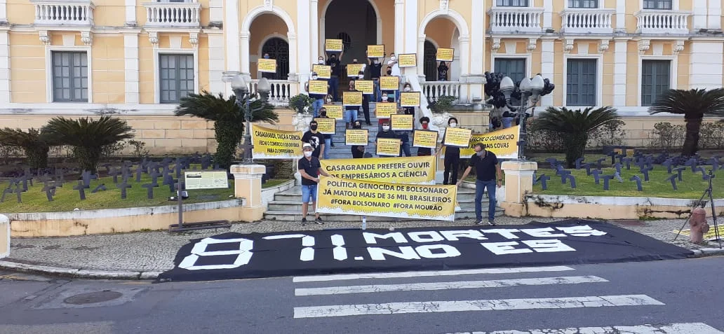 Entidades fazem ato em protesto ao afrouxamento do isolamento social