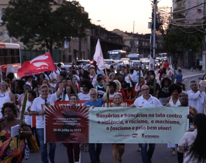 1ª Marcha Estadual das Mulheres Negras ocupa ruas do Centro de Vitória