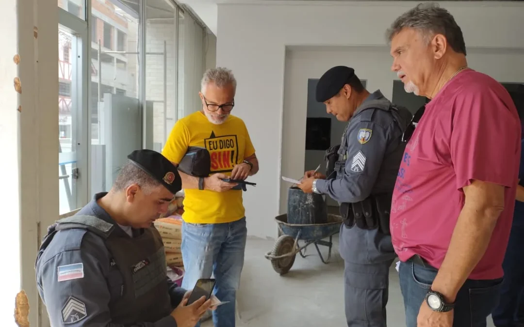 Sindicato protesta contra obras em agência e Banestes aciona PM para reprimir ação