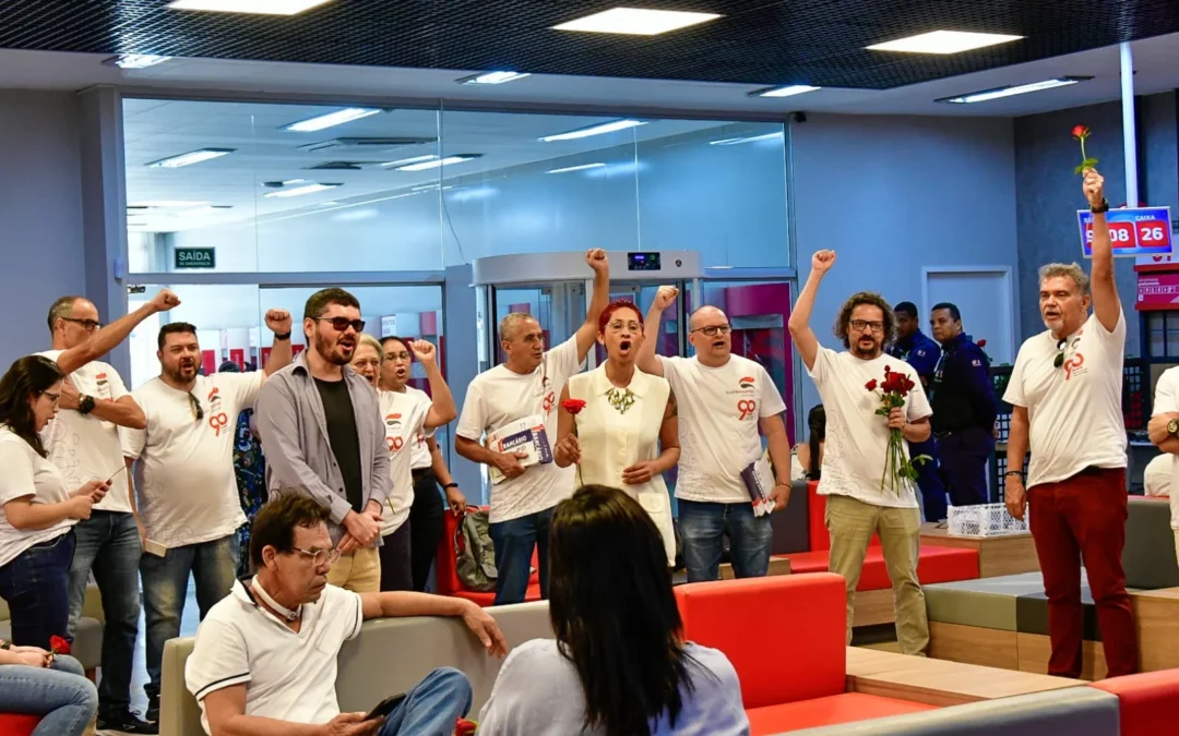 Sindibancários comemora 90 anos com flores, força e um histórico de lutas e conquistas