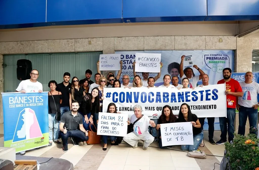 Concursados fazem protesto por mais contratações no Banestes