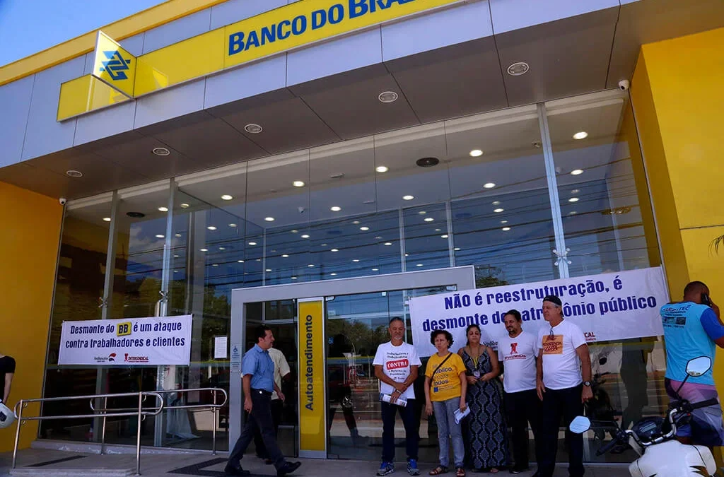 Bancários retardam abertura de agências do BB contra reestruturação e falta de funcionários